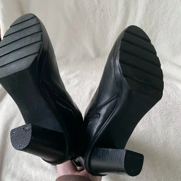 Arctica Exclusive Leather Waterproof Chained Heeled Boots - Picture 13 of 15